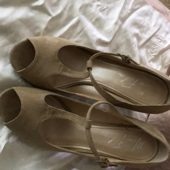 Marc Fisher Beige or Tan Suede Heels - Picture 8 of 12